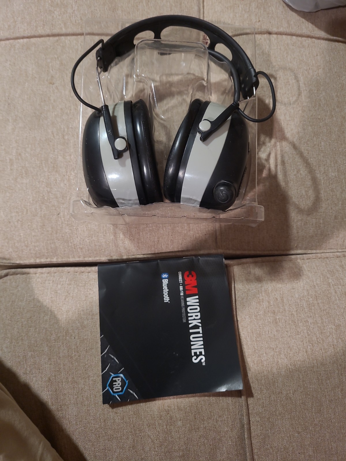 3M WorkTunes 24 dB Soft Foam Bluetooth Earplugs/Earphones w/Mic Black