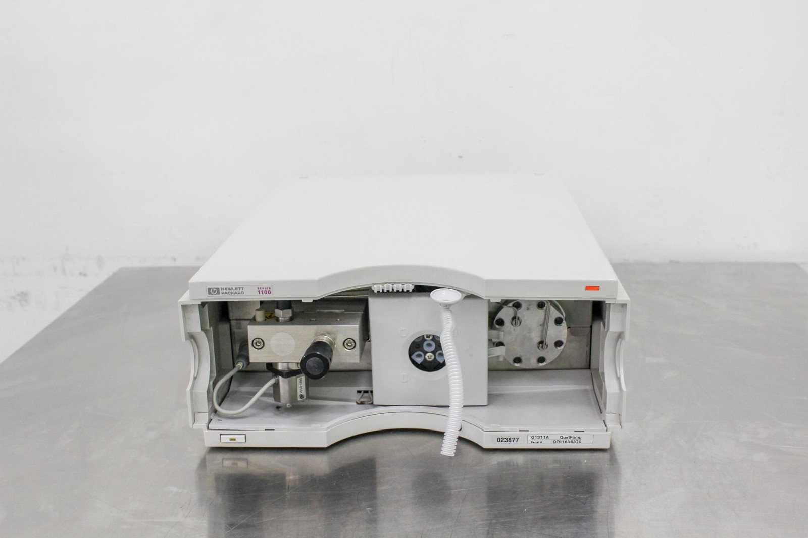 HP 1100 HPLC G1311A QuatPump HPLC with Minor Defects (3320023451)