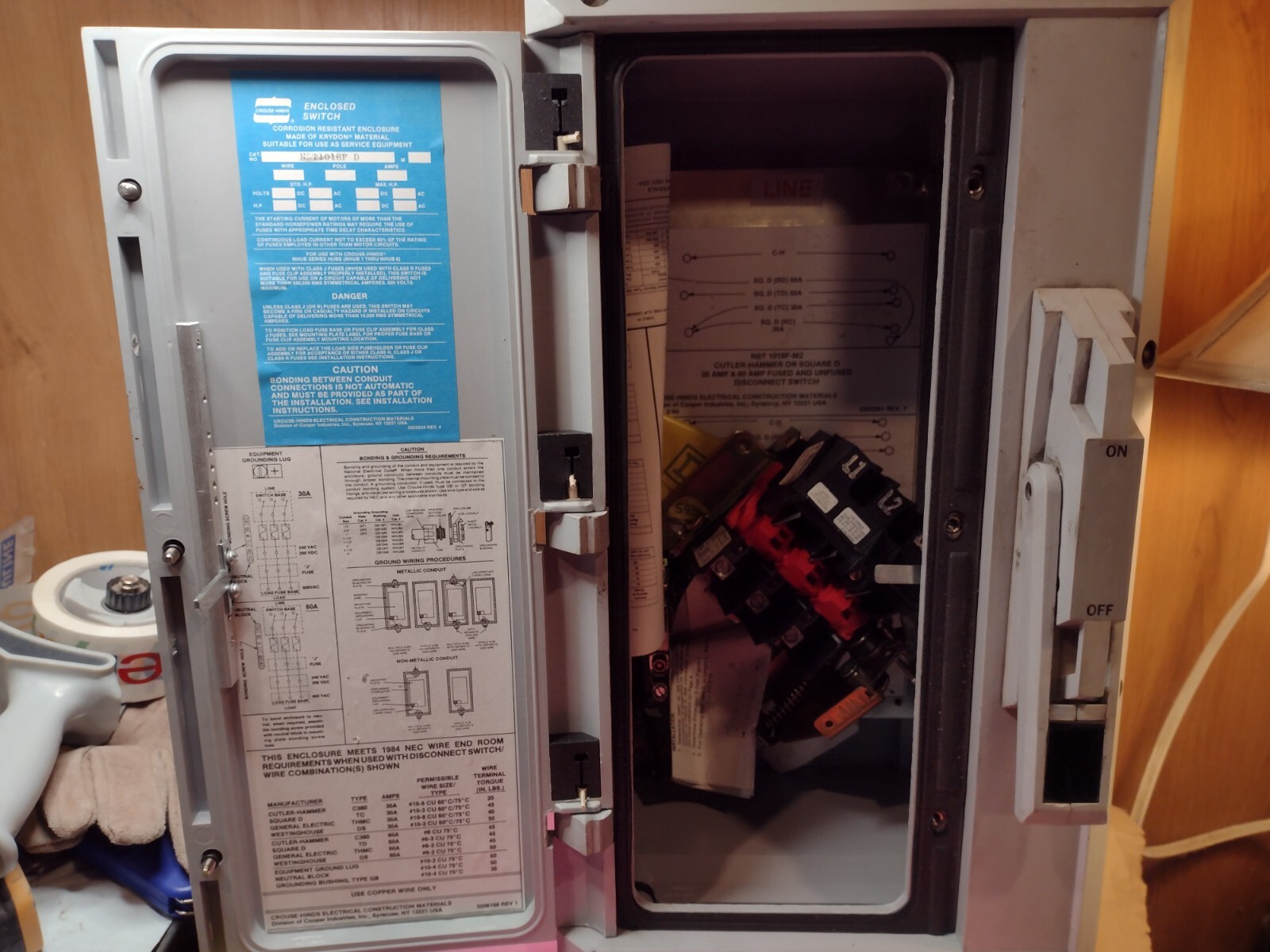 Crouse-Hinds NST1018F D Krydon Enclosed Safety Switch, w/Square D HU-30-SV 30A