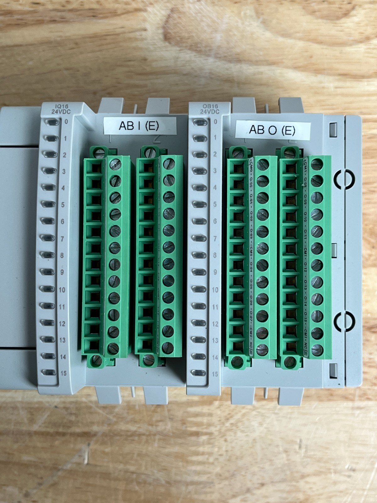Allen-Bradley Micro850 PLC 2080-LC50-24QBB w/ IQ16 OB16 IQ4OB4 IQ4OV4 MOT-HSC