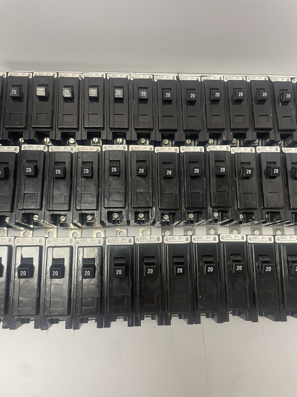 1-EATON/CUTLER HAMMER BAB1020/BA1020 1 POLE 20A BAB CIRCUIT BREAKER (USED)