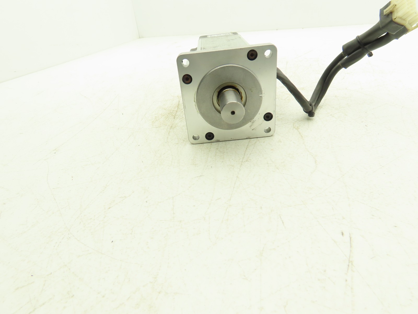 Panasonic MUMS082A1A0S Servo Motor 126V 4.3A 0.75kW 3Ph 3000RPM 200Hz 19mm Shaft
