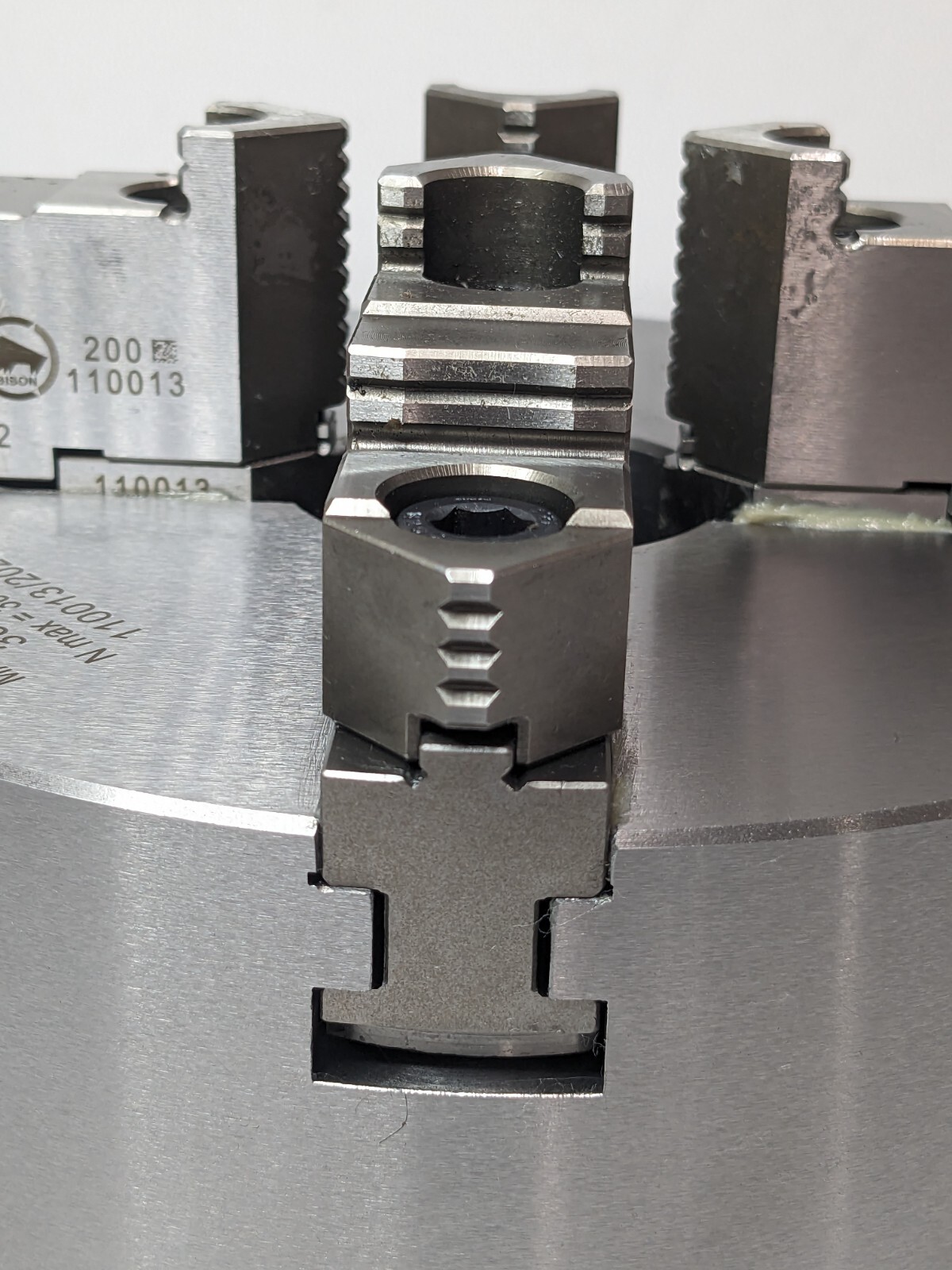 Bison 4 Jaw Self Centering Manual Chuck 8″ Diam Plain Back 3605-8″ 7-840-0800