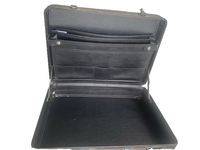 Platt 06373 Deluxe Soft Molded Attache Case I.D. 18″ x 12.5″ x 3.5″
