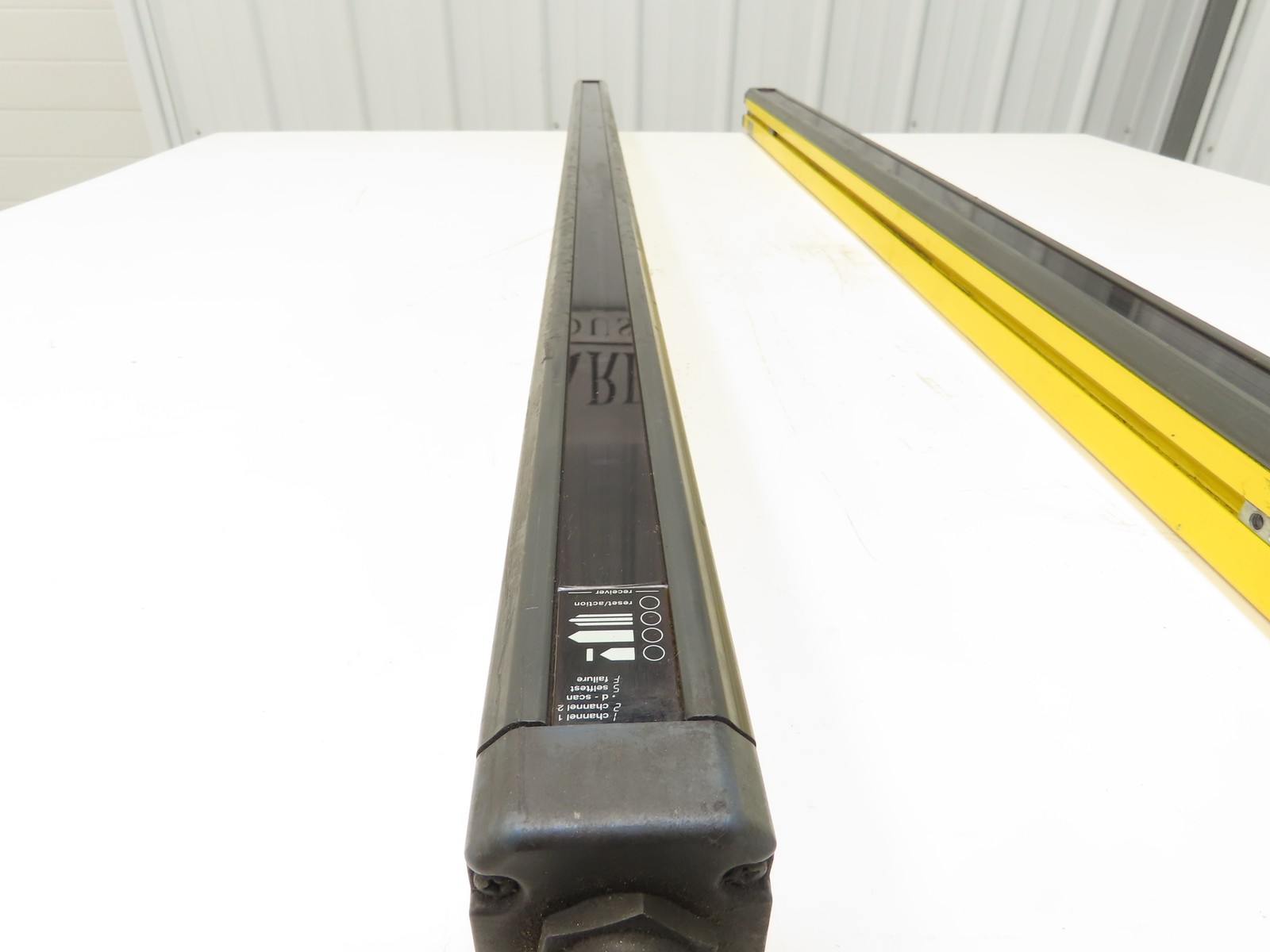 Leuze Lumiflex Safety Light Curtain Transmitter Receiver Set 1200mm-Parts/Repair