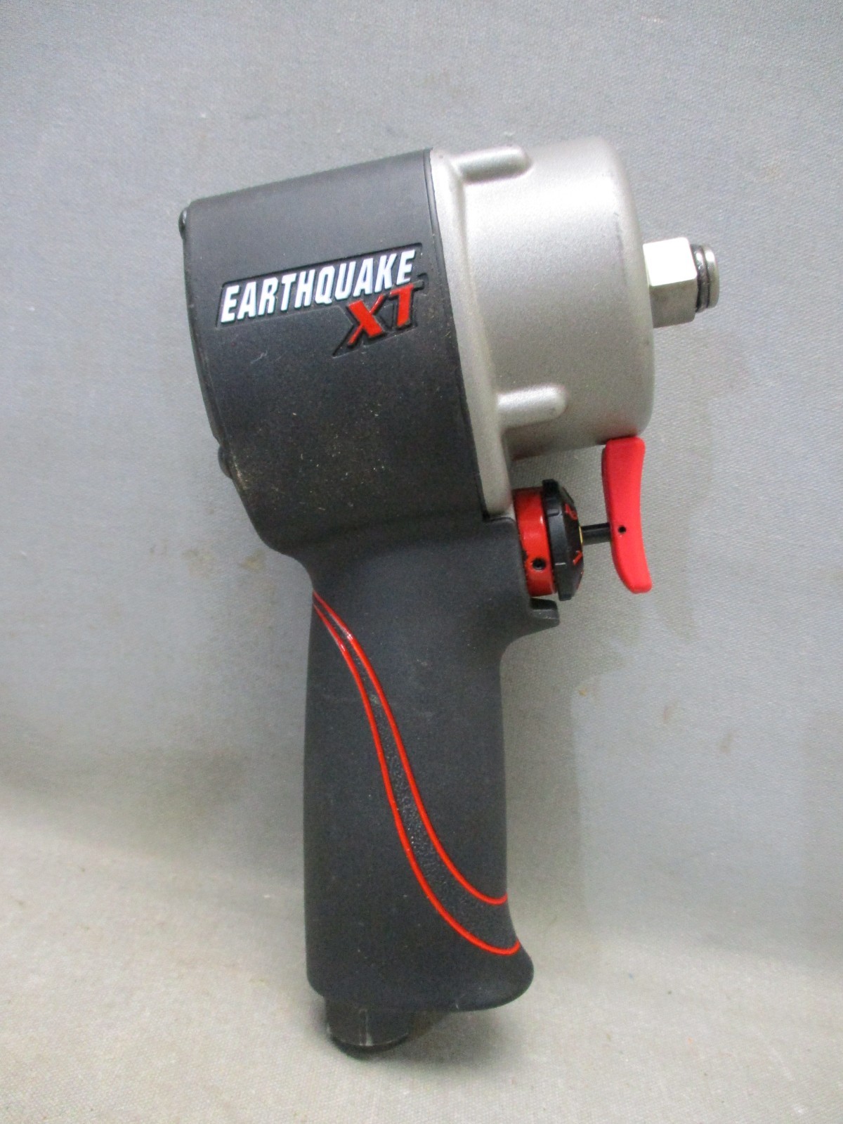 Earthquake XT EQ12SXT 1/2″ Ultra Compact Air Impact Wrench 700 ft.lbs