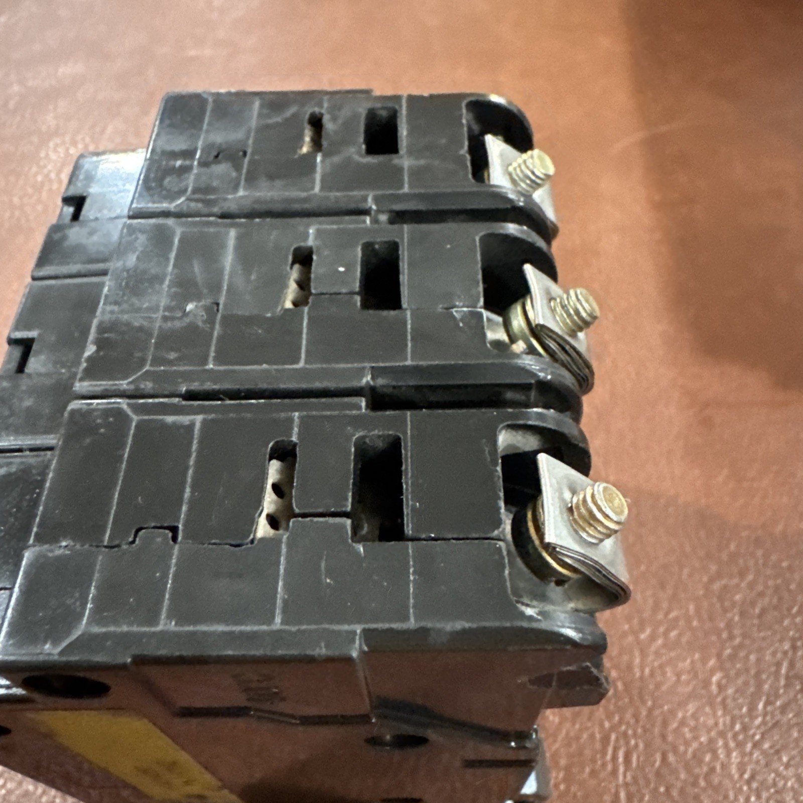 SQUARE D EHB34030 30 AMP BOLT ON CIRCUIT BREAKER 480Y/277 VAC 3 POLE 3P 30A