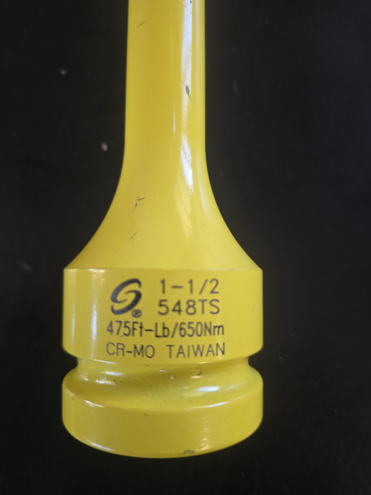 Sunex Yellow 1-1/2″ Impact Torque Socket Drive 475 Ft. Lbs. 650Nm 548TS