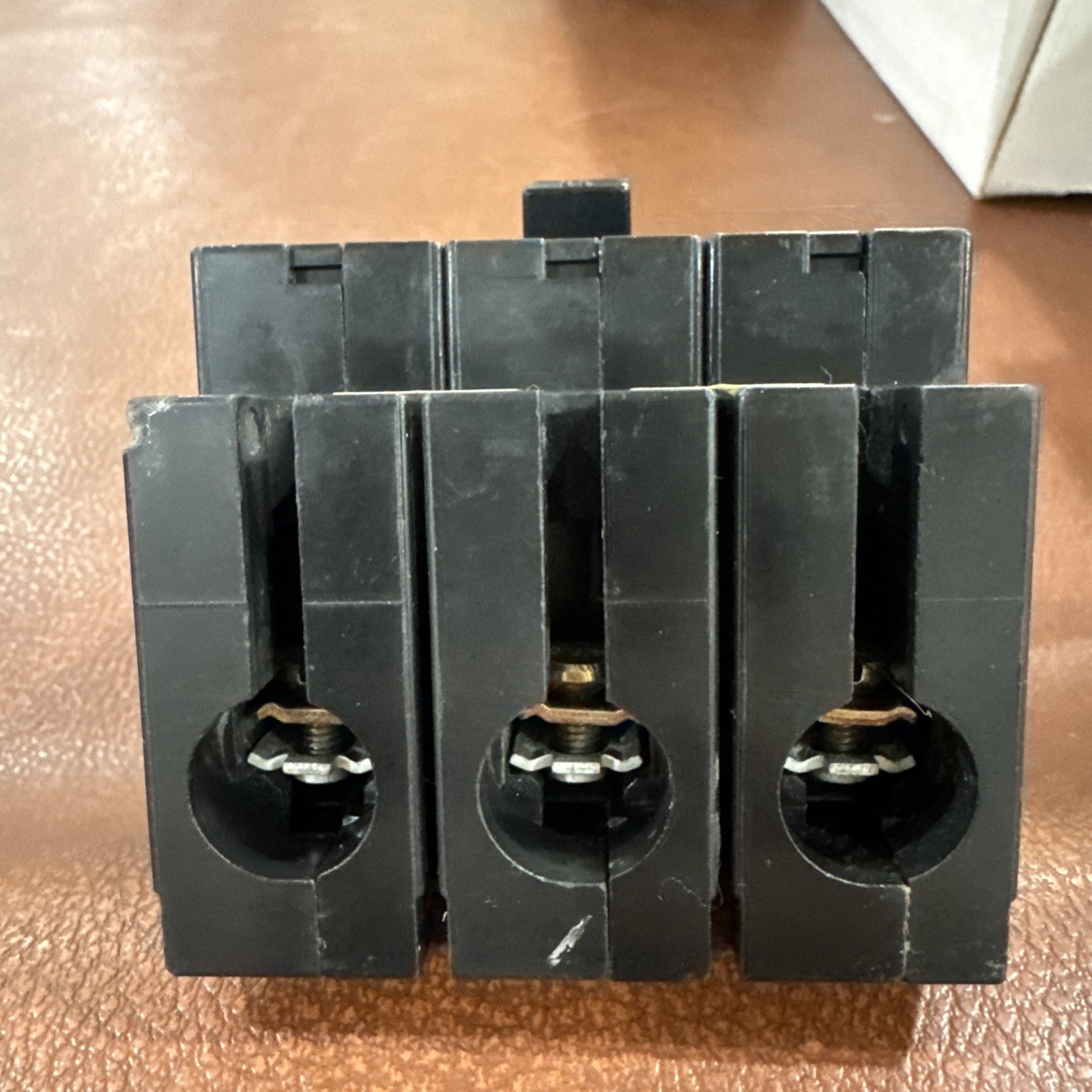 SQUARE D EHB34030 30 AMP BOLT ON CIRCUIT BREAKER 480Y/277 VAC 3 POLE 3P 30A