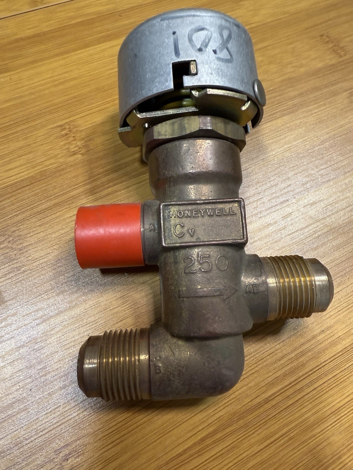 New HONEYWELL VP526A1050 3 PNEUMATIC UNITARY 3 WAY VALVE 206026 8-11 PSI