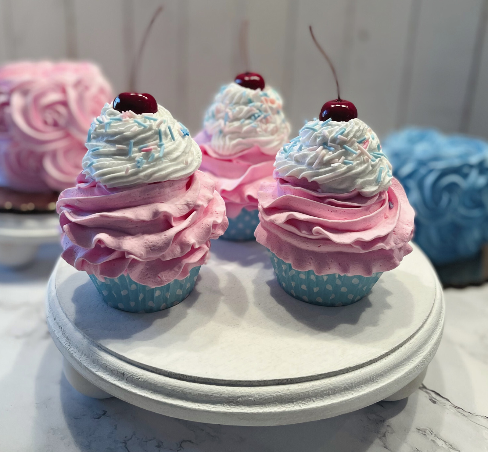 DEZICAKES Fake Cupcake Artificial Food Bubble Gum Cupcake Pink & Blue