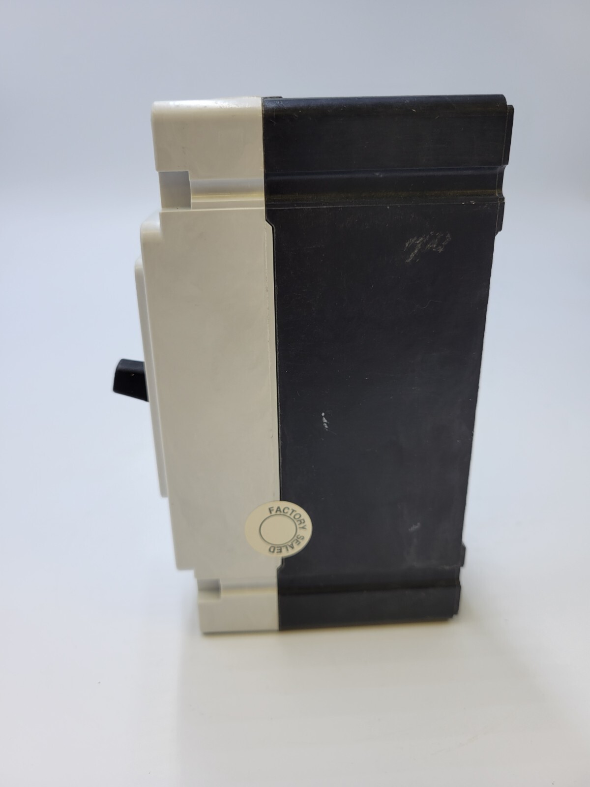 Cutler-Hammer FWF1016L Circuit Breaker 16A 1P 240V 1PH FW40k 16 Amp 1 Pole NOS