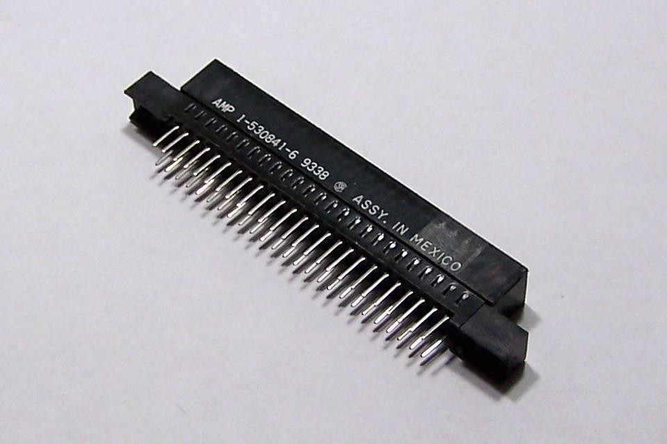 AMP 1-530841-6 Standard Edge II Connector