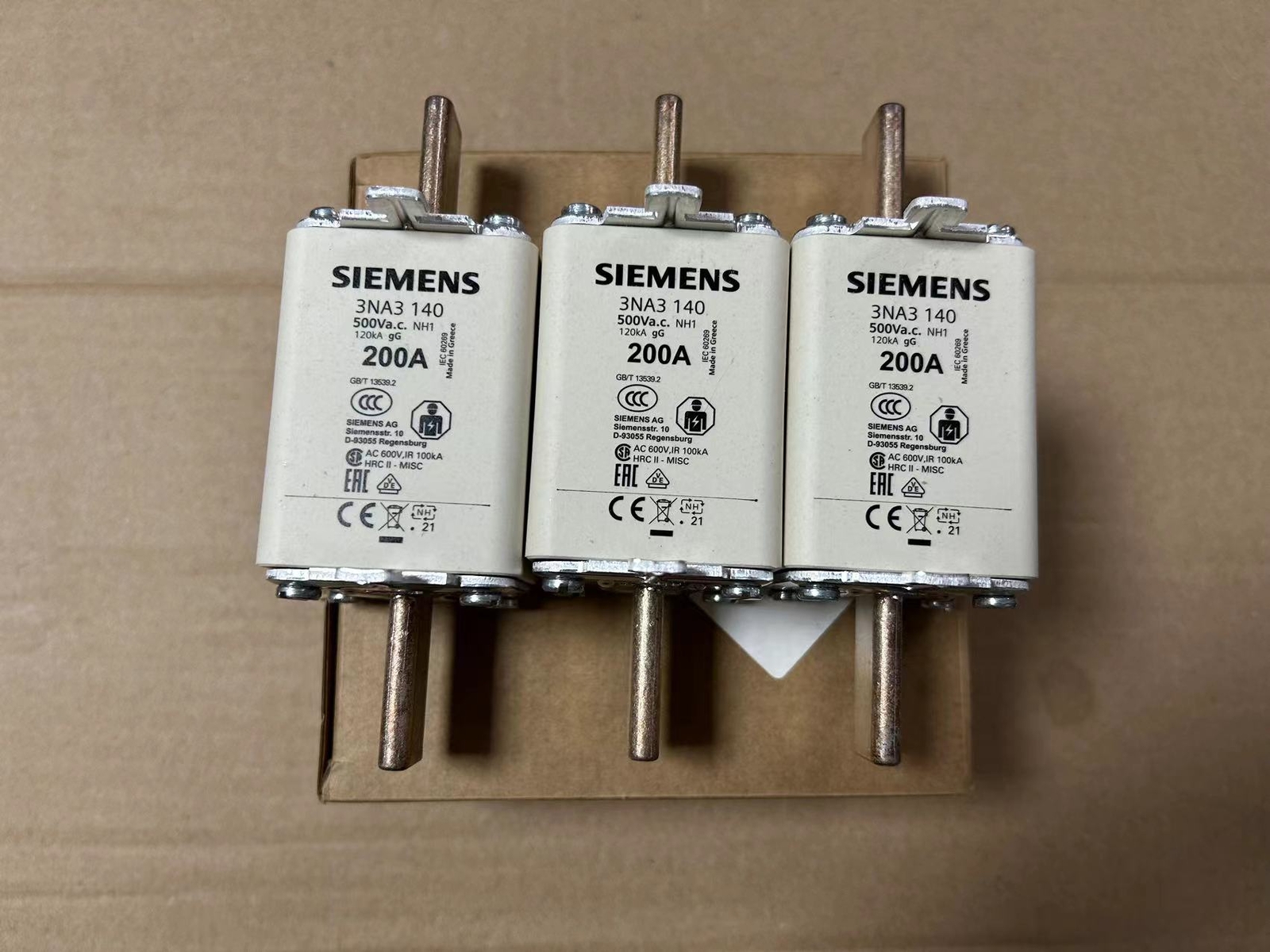 3PCS/1Box Siemens 3NA3140 NH1-gG 200A 500V Fuse -New Free Ship