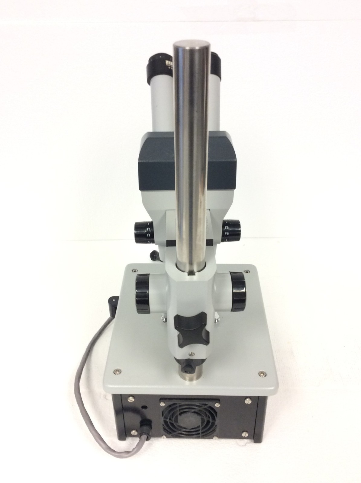 Zeiss Stemi SV8 Stereomicroscope 47 50 63 w/ Light Source, W10x/25 Eyepieces