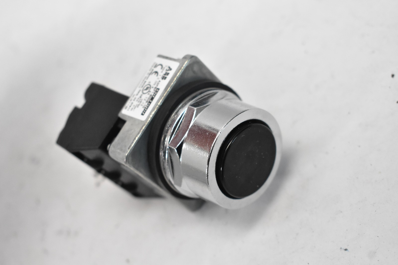 ABB A3PBF1-600B-10 Push Button Operator Black Oil Tight NEMA 4X Made In Mexico