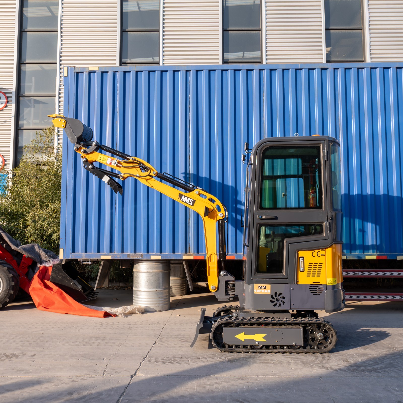 1.4Ton Mini Excavator With Enclosed Cab B&S Engine Swing Boom 4 Attachments Kit