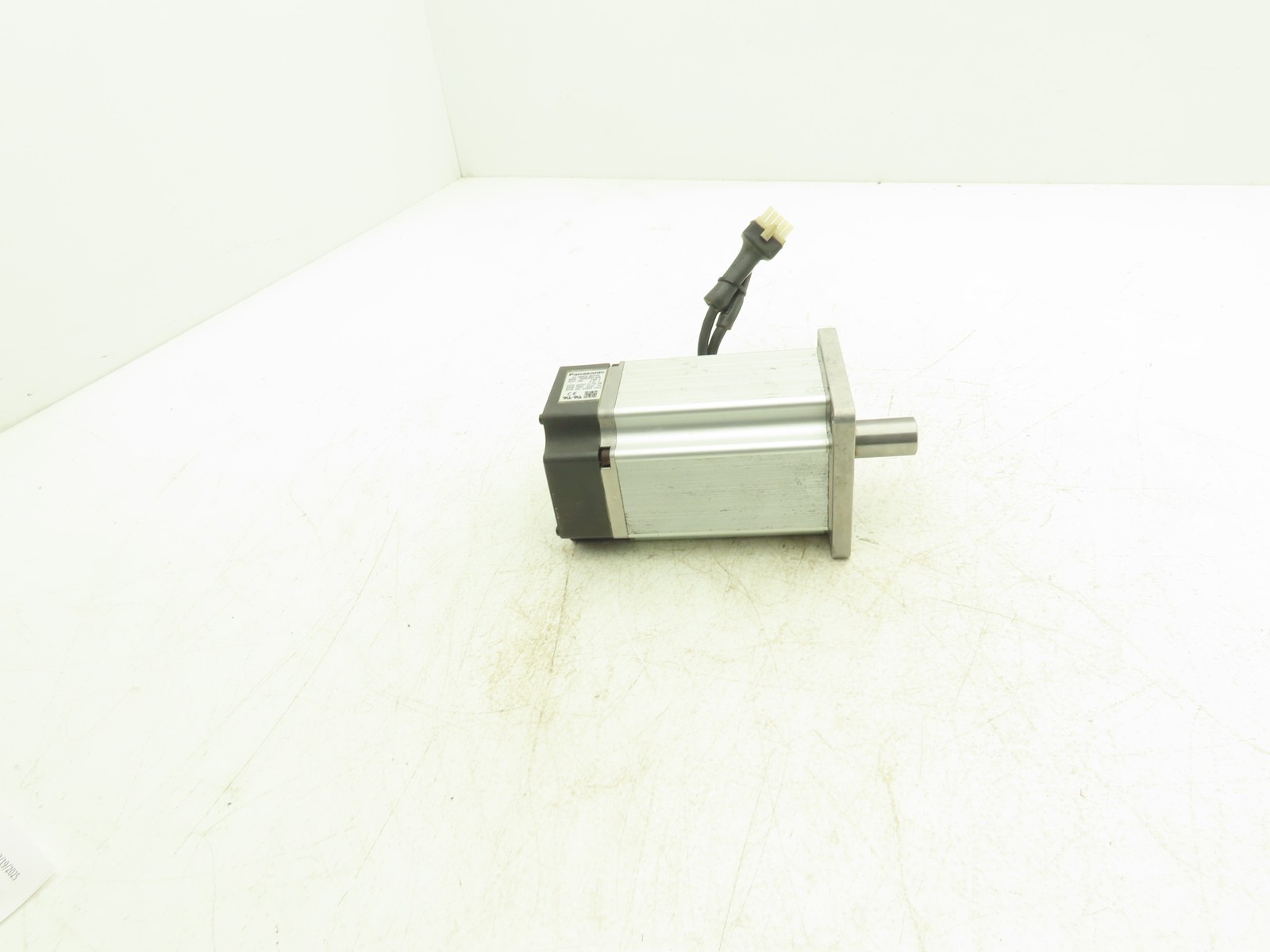 Panasonic MUMS082A1A0S Servo Motor 126V 4.3A 0.75kW 3Ph 3000RPM 200Hz 19mm Shaft