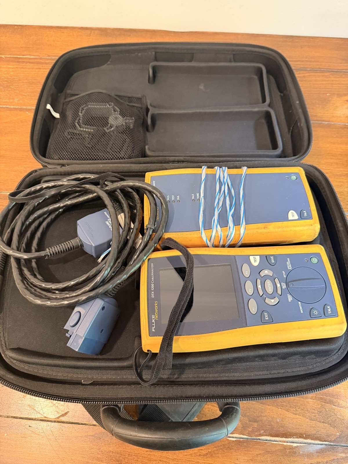 FLUKE DTX-1200 CABLE ANALYZER KIT W ACCESSORIES (As Is) SHIPS FREE