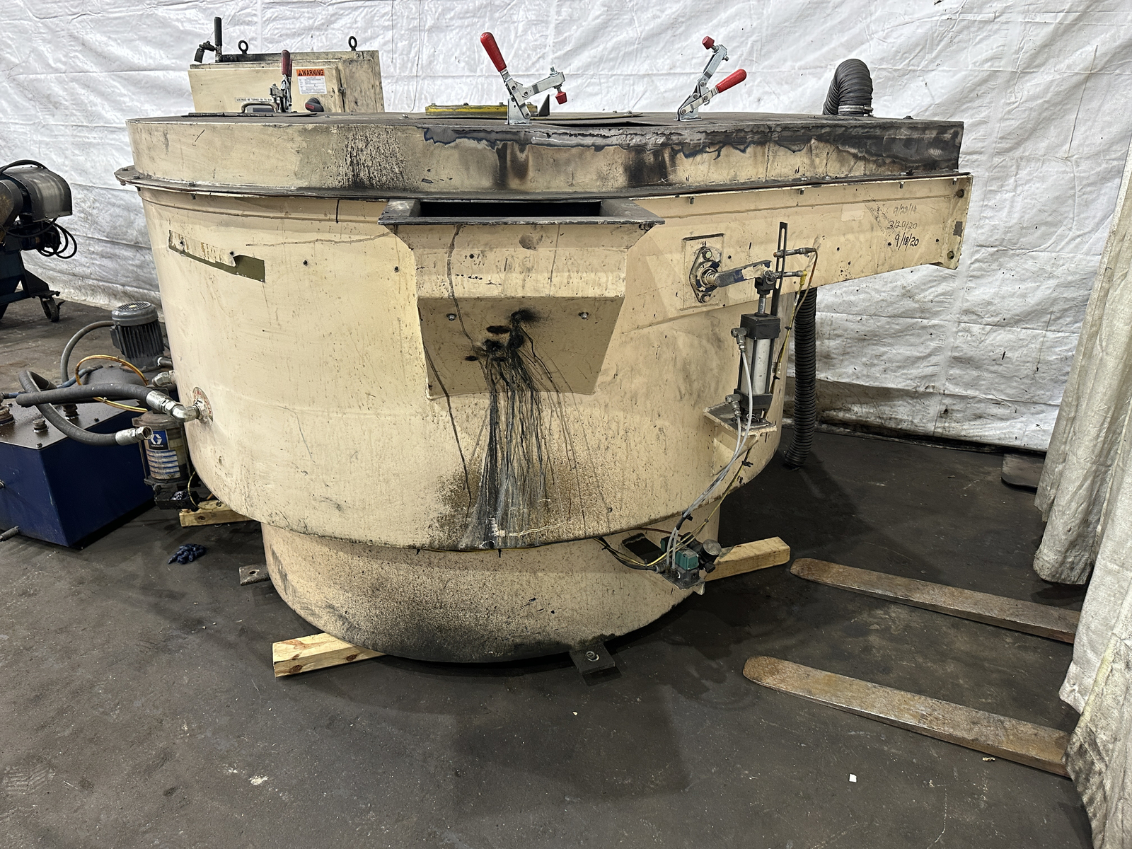 24 CUBIC FT GIANT GB-24DHW VIBRATORY COB DRYER: STOCK #77690