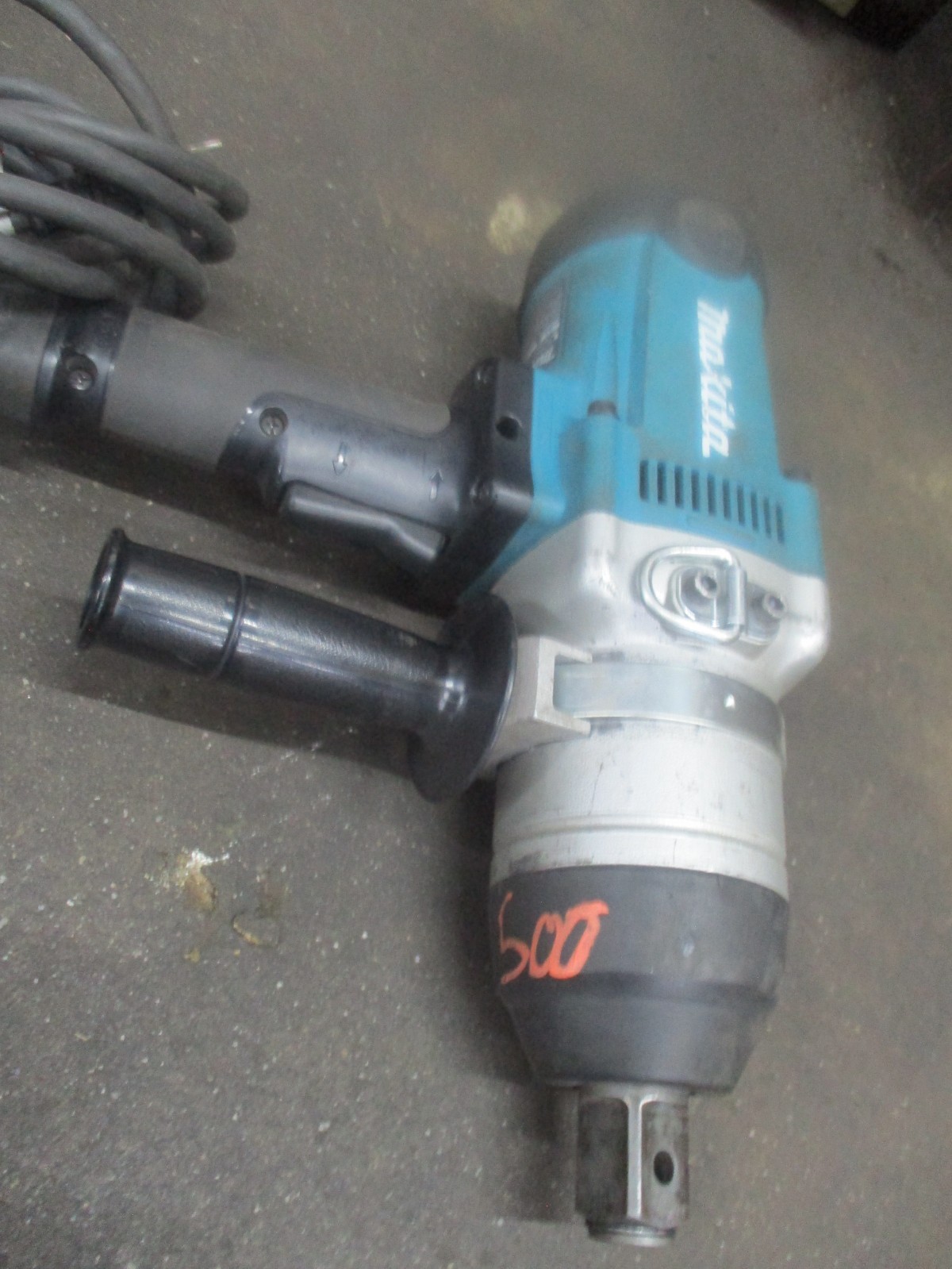 MAKITA TW1000 1″ IMPACT WRENCH 1,000 FT LBS