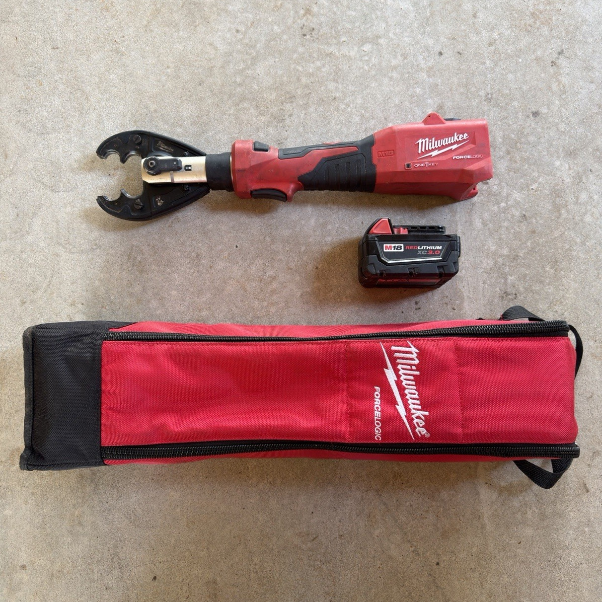 Milwaukee M18 FORCE LOGIC ONE-KEY LINEAR UTILITY CRIMPER w/ XC 3.0 Battery,Bag