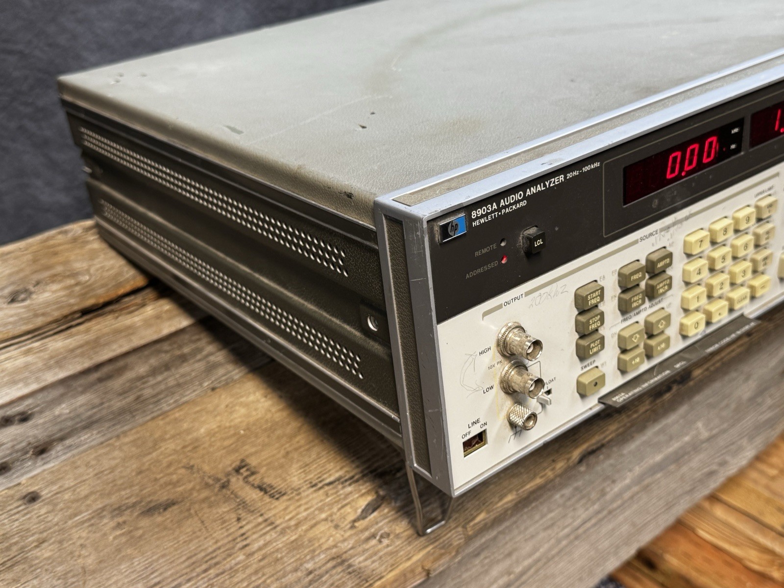 HP Agilent 8903A Audio Analyzer Powers Up