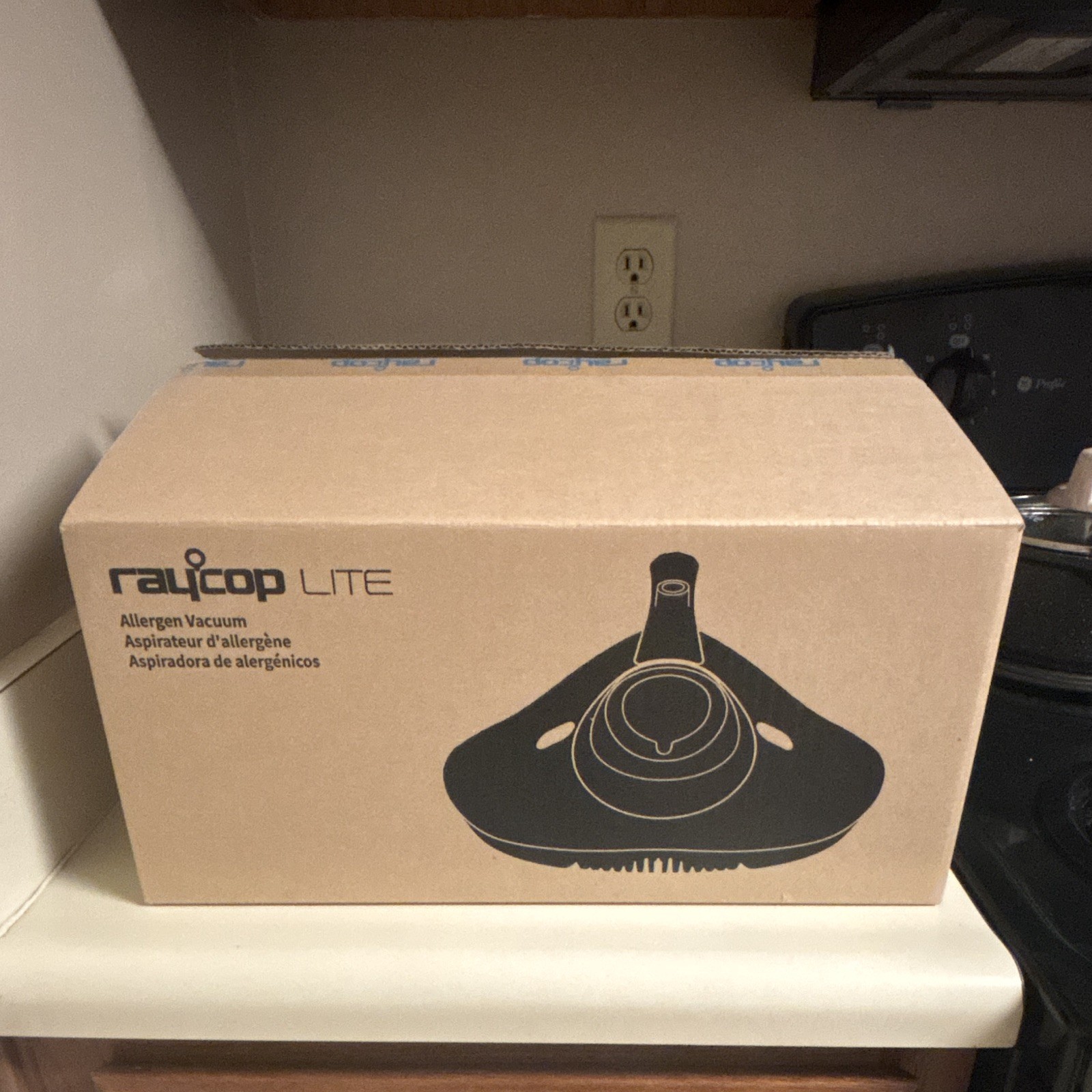 Raycop Lite RE-100AWH Handheld UV Allergen Vacuum, Bagless Corded Electric