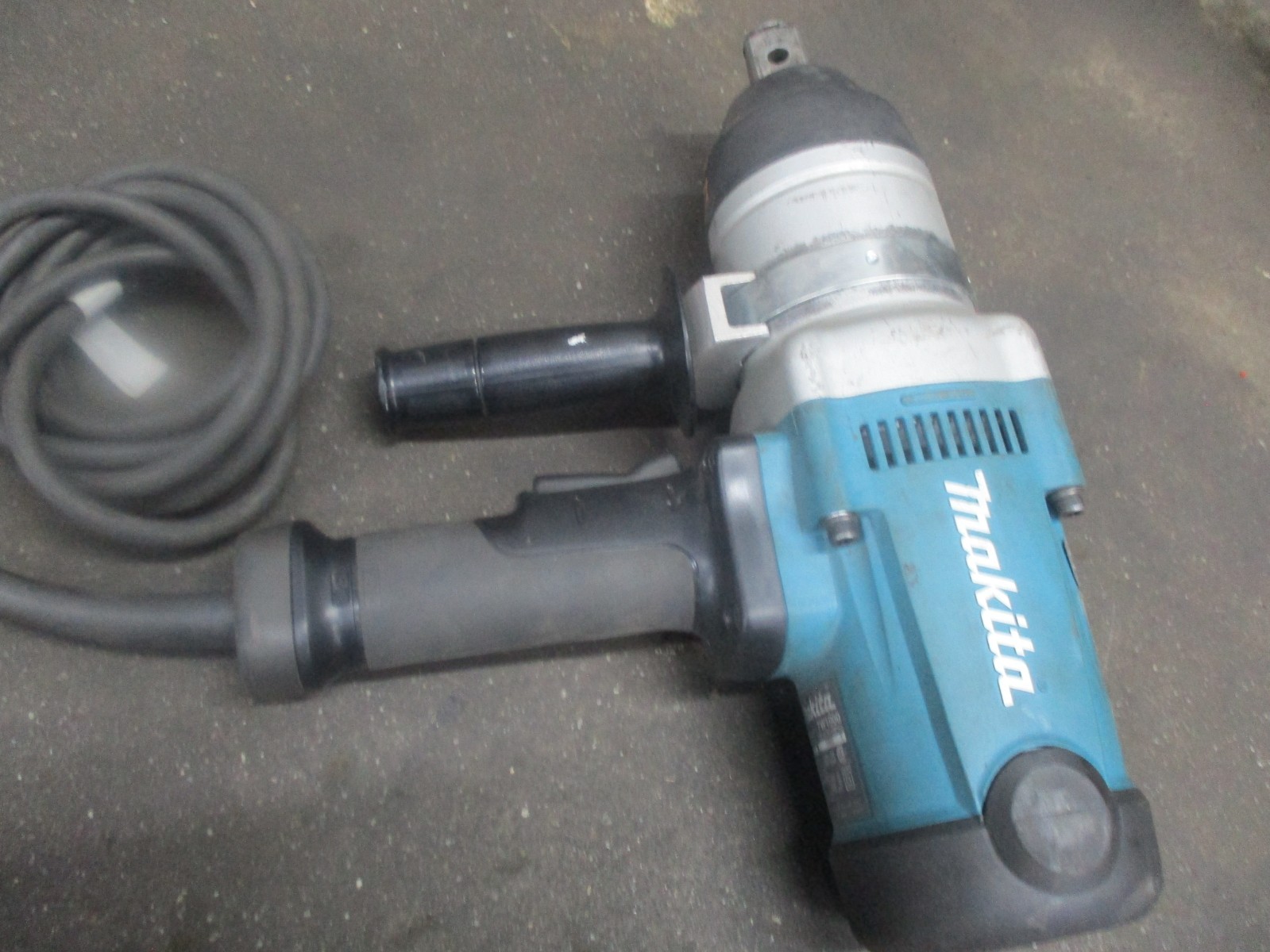 MAKITA TW1000 1″ IMPACT WRENCH 1,000 FT LBS