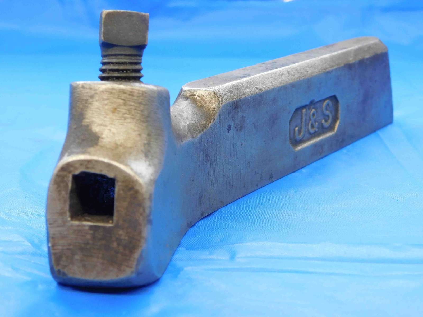 J & S LATHE TURNING TOOL HOLDER ABOUT .61 X 1.38 SHANK 7″ OAL 3/8 SLOT WIDTH