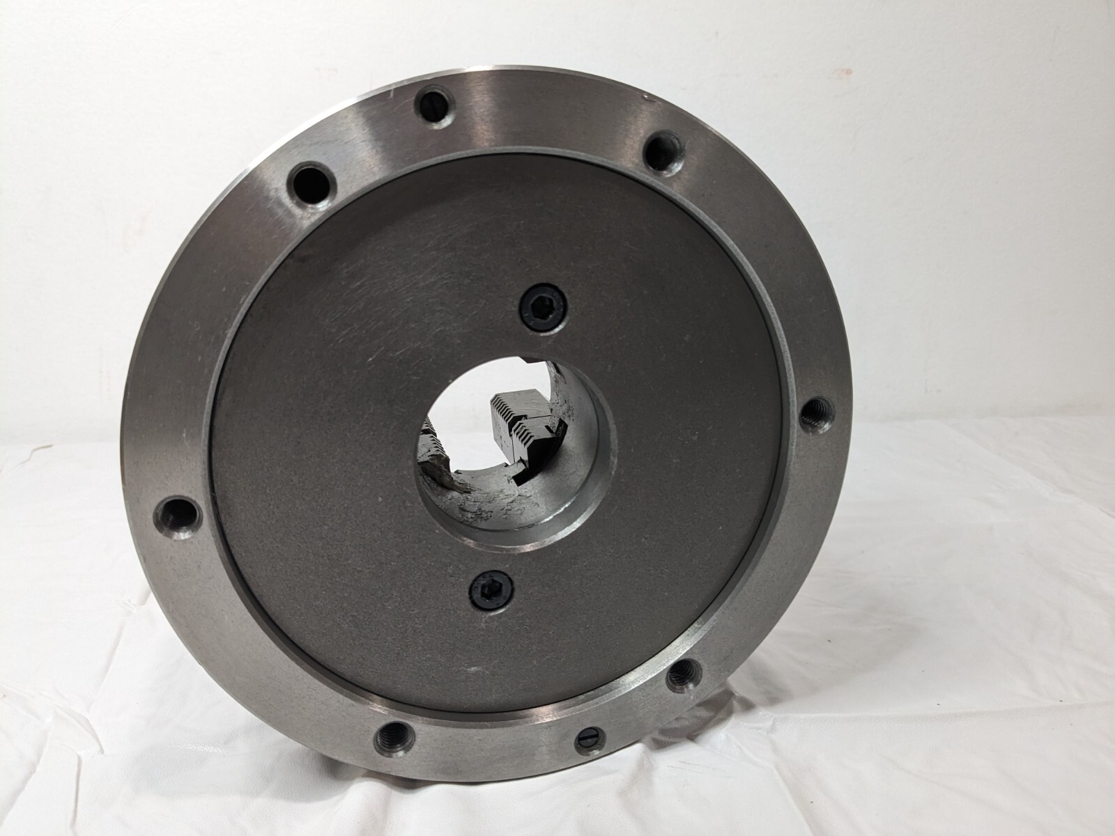 Bison 4 Jaw Self Centering Manual Chuck 8″ Diam Plain Back 3605-8″ 7-840-0800