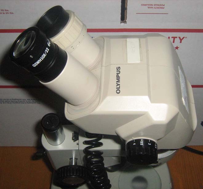 OLYPUS SZ3060 Microscope SZ30 Stereo Zoom Binocular /Base light source & Eyepiec