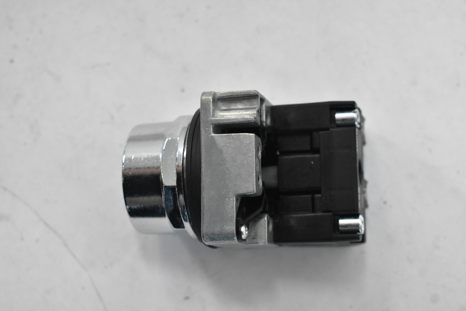 ABB A3PBF1-600B-10 Push Button Operator Black Oil Tight NEMA 4X Made In Mexico