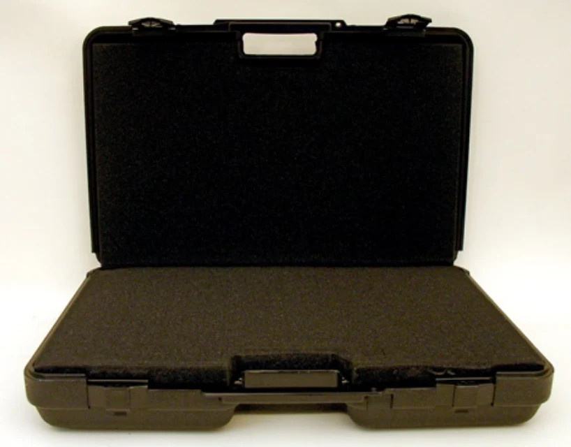 708 – PLATT LUGGAGE – BLOW MOLDED CASE – Exterior Dimensions (L x W x D): 23″ x