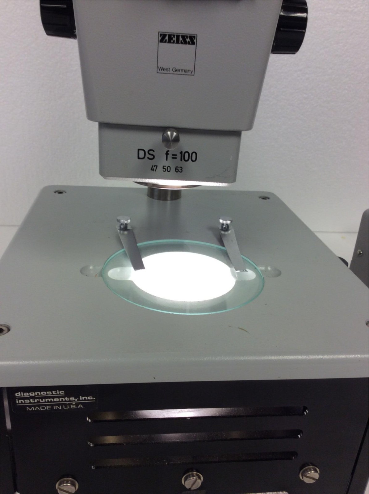 Zeiss Stemi SV8 Stereomicroscope 47 50 63 w/ Light Source, W10x/25 Eyepieces
