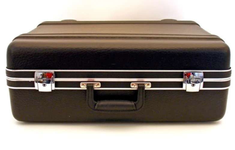 201675PR – PLATT LUGGAGE – HEAVY-DUTY POLYETHYLENE CASE WITH PARALLEL RIB PATTER