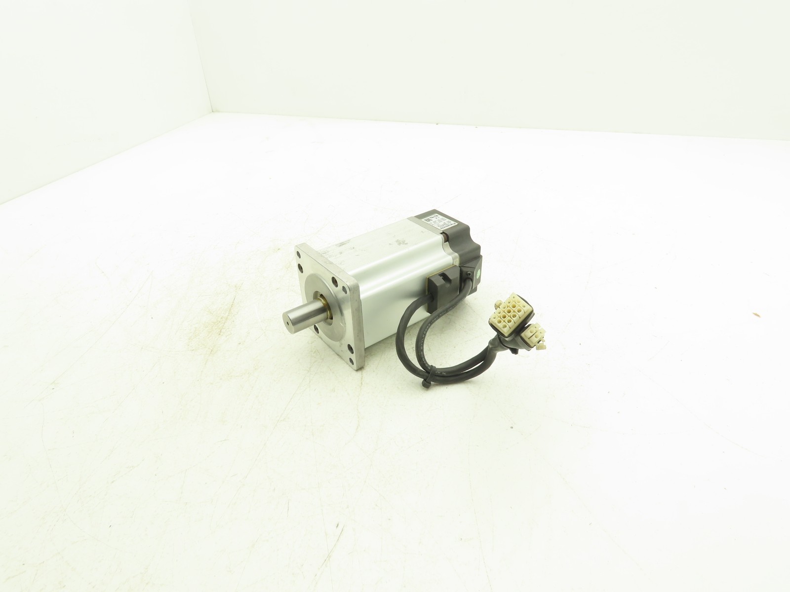 Panasonic MUMS082A1A0S Servo Motor 126V 4.3A 0.75kW 3Ph 3000RPM 200Hz 19mm Shaft