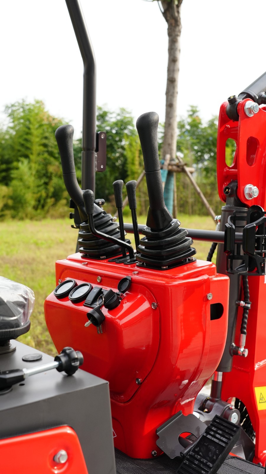 HUAYEE Mini Excavator 1.4Ton Digger 13.5HP Gas Engine EPA Hydraulic Thumb Clip