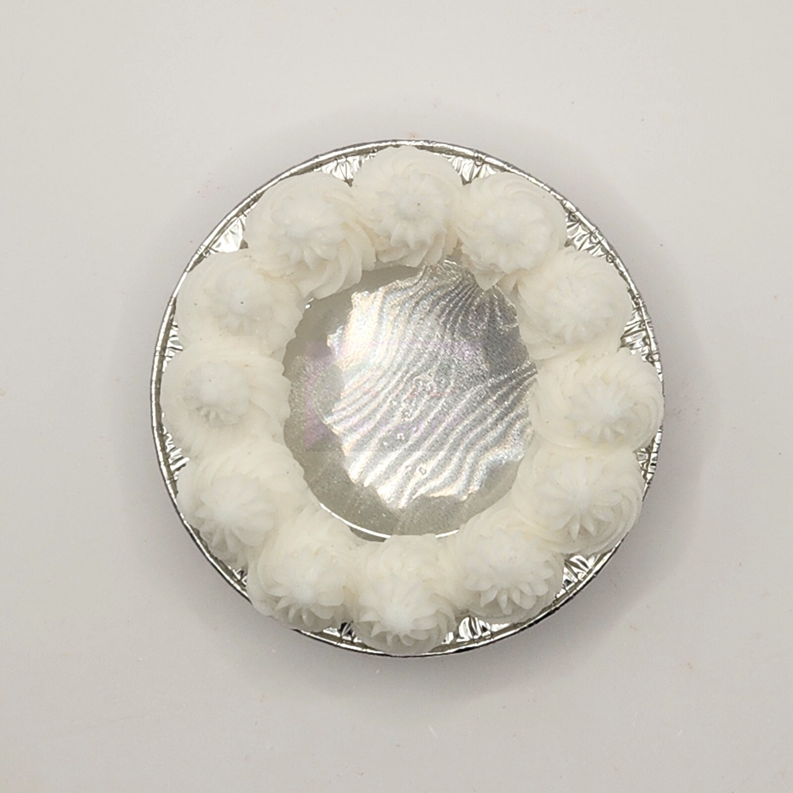 3″ Wax Pie Crust, Whipped Cream Edge w/tin Set 3 crusts