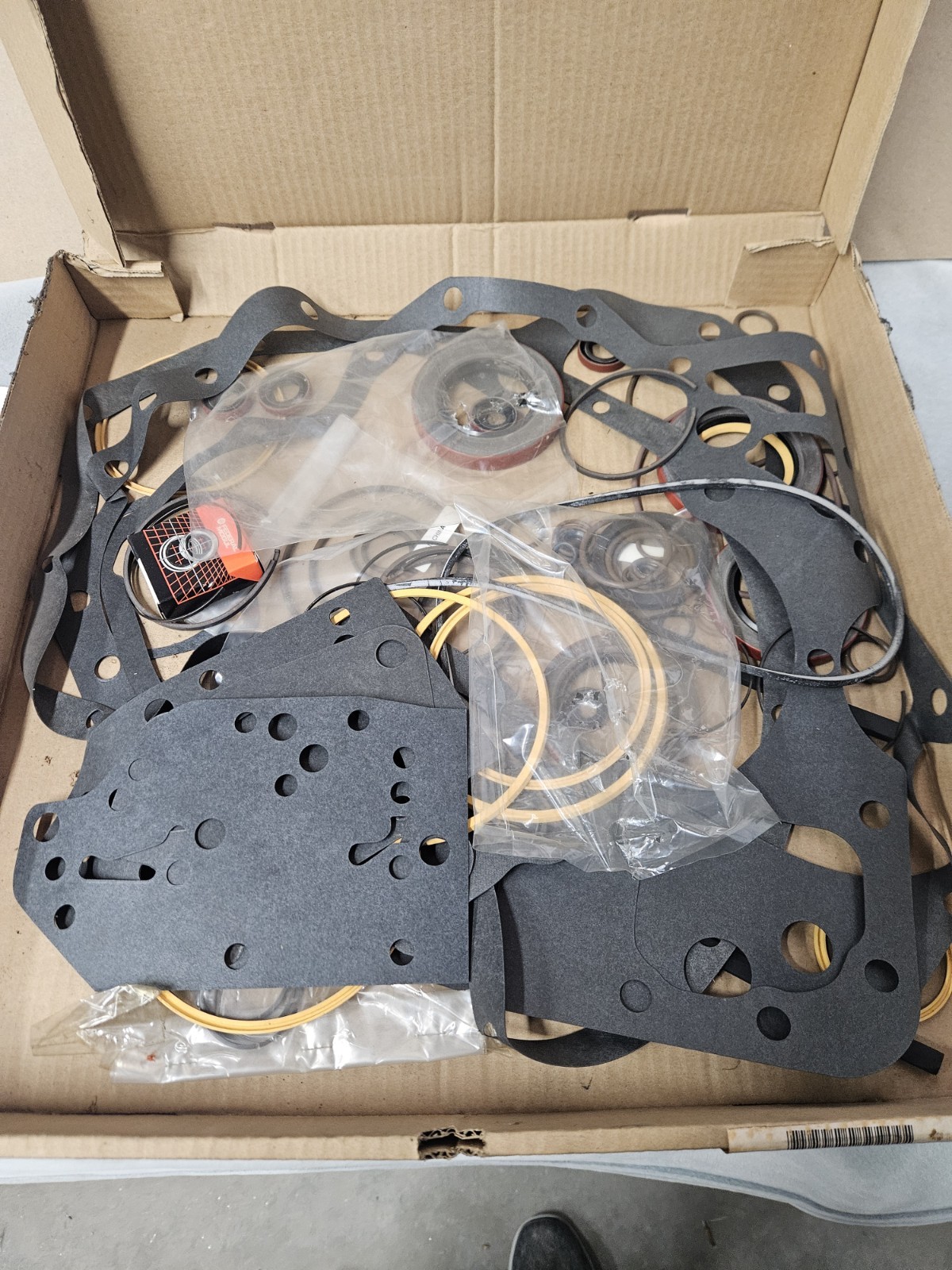 241484 Clark Dana Transmission clutch drum New With Partial Kits