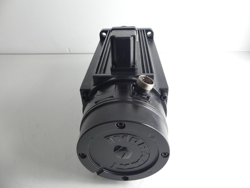 Indramat MAC090B-0-JD-2-C / 110-A-1 Three Phase Servo Motor SN: 42433