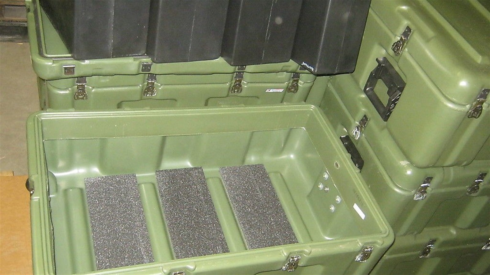 Hardigg Pelican Single Lid Hard Case 33x21x13 Medical Chest 5 Inner Totes