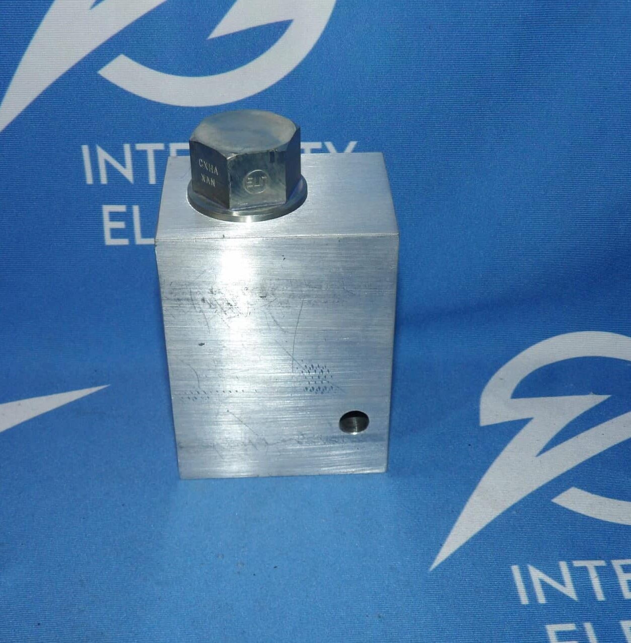 NOS Sun Hydraulics CXHAXAN 4 PSI Check Valve w/ IAF Manifold + 1 Year Warranty