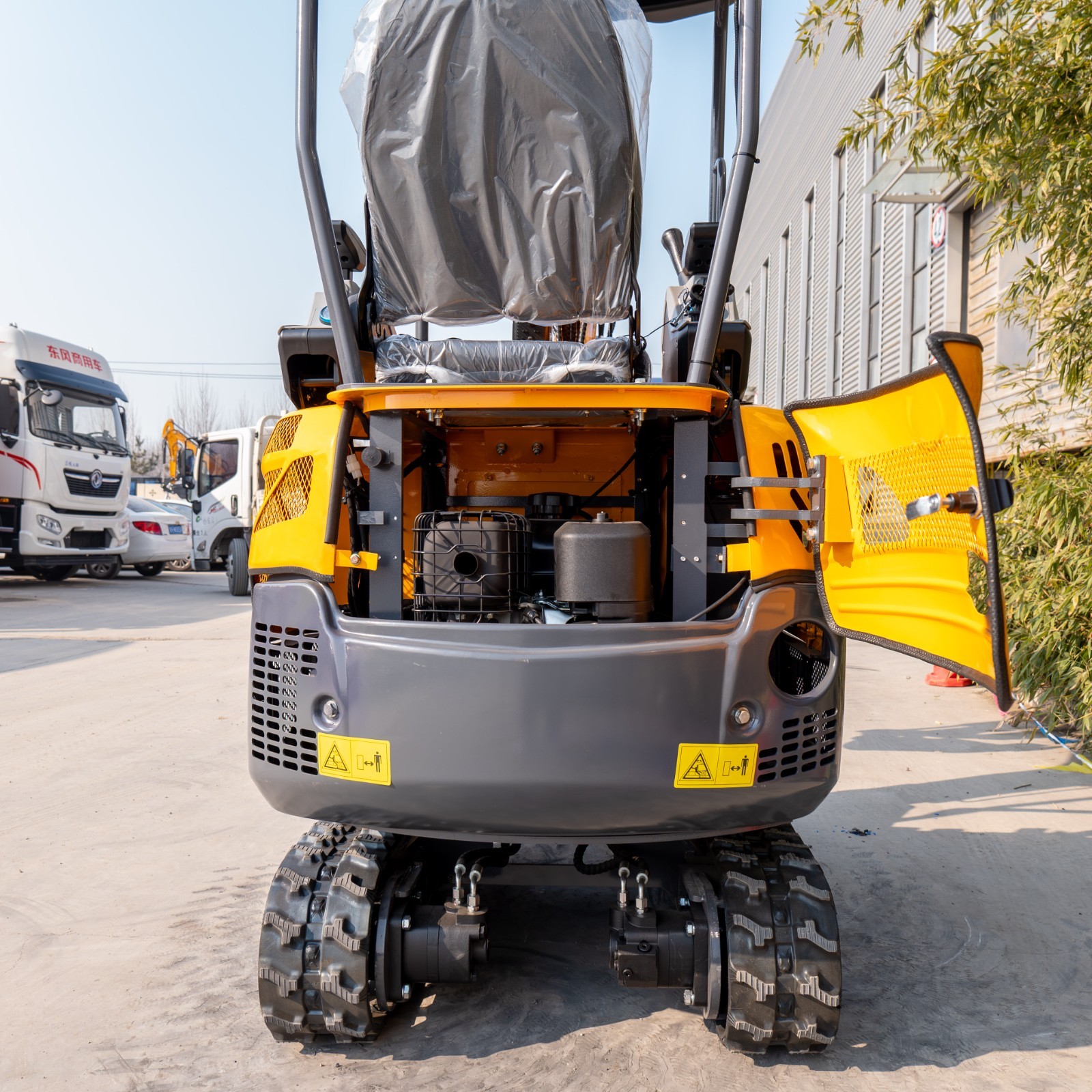 FREE SHIP 1.6Ton 2Ton Mini Excavator EPA B&S Engine Tracked Crawler Digger