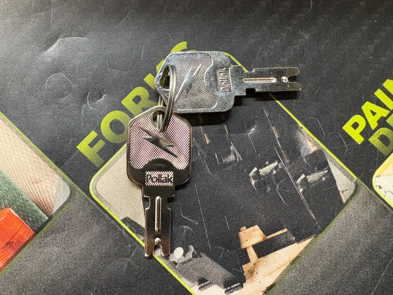 CLARK Forklift Ignition Switch Assembly with Two Keys #2394129 Key 13.047