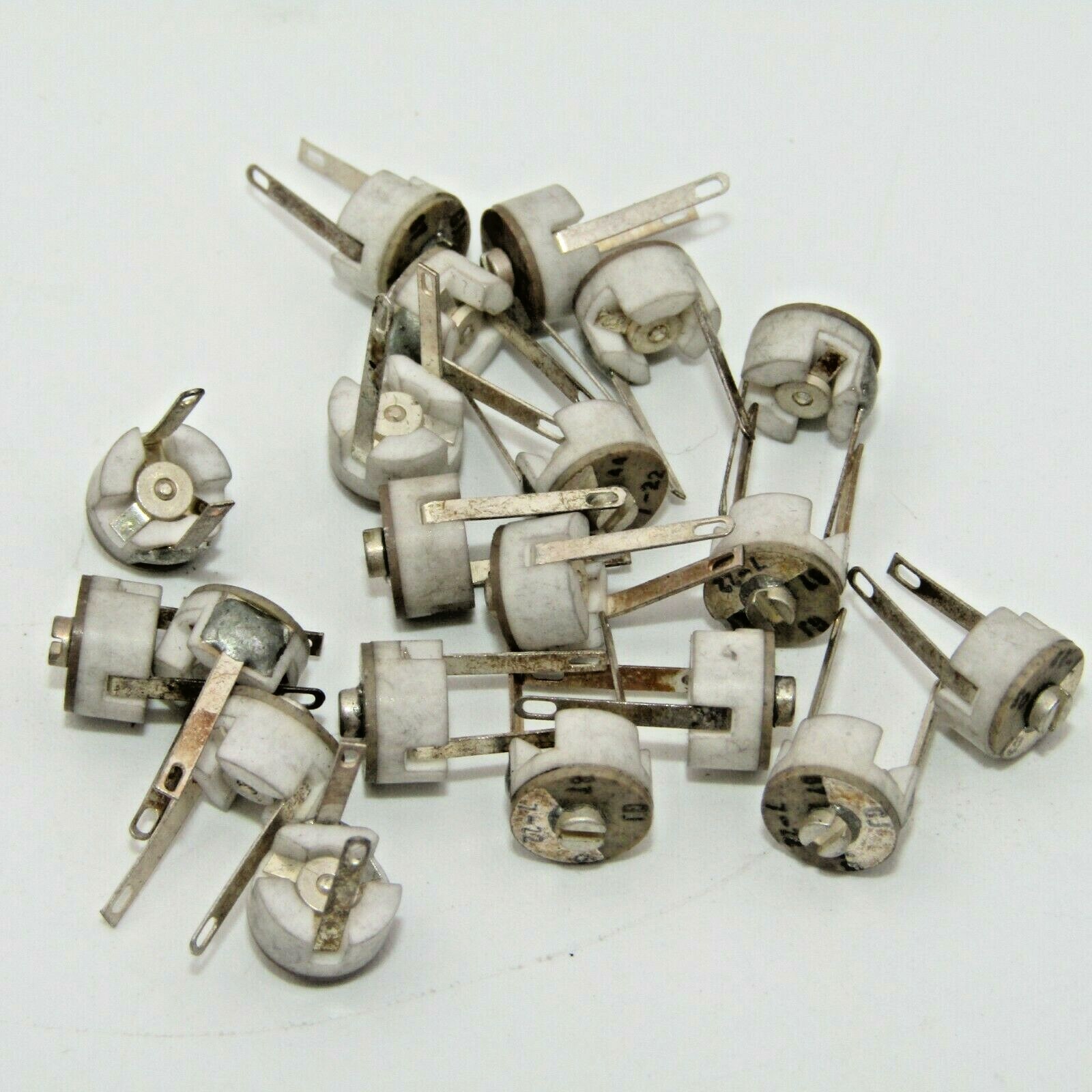 ( 20 PCS ) VARIABLE ADJUSTABLE CERAMIC TRIMMER CAPACITOR 7 – 22 pF