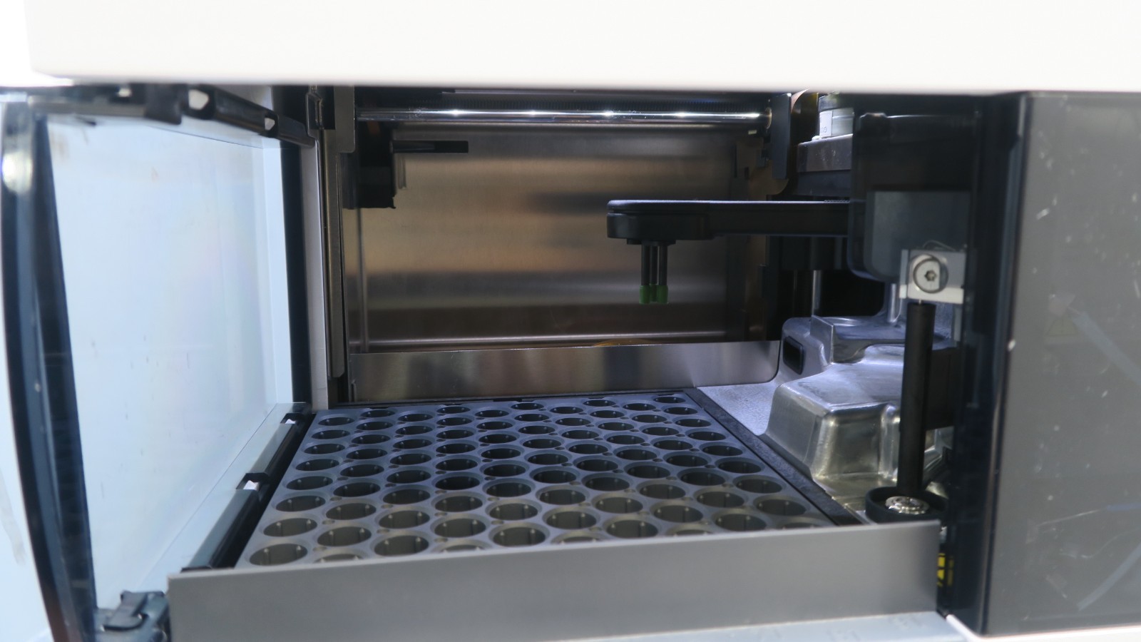 Agilent 1200 HPLC System with G1311A Quaternary Pump and G1315D DAD