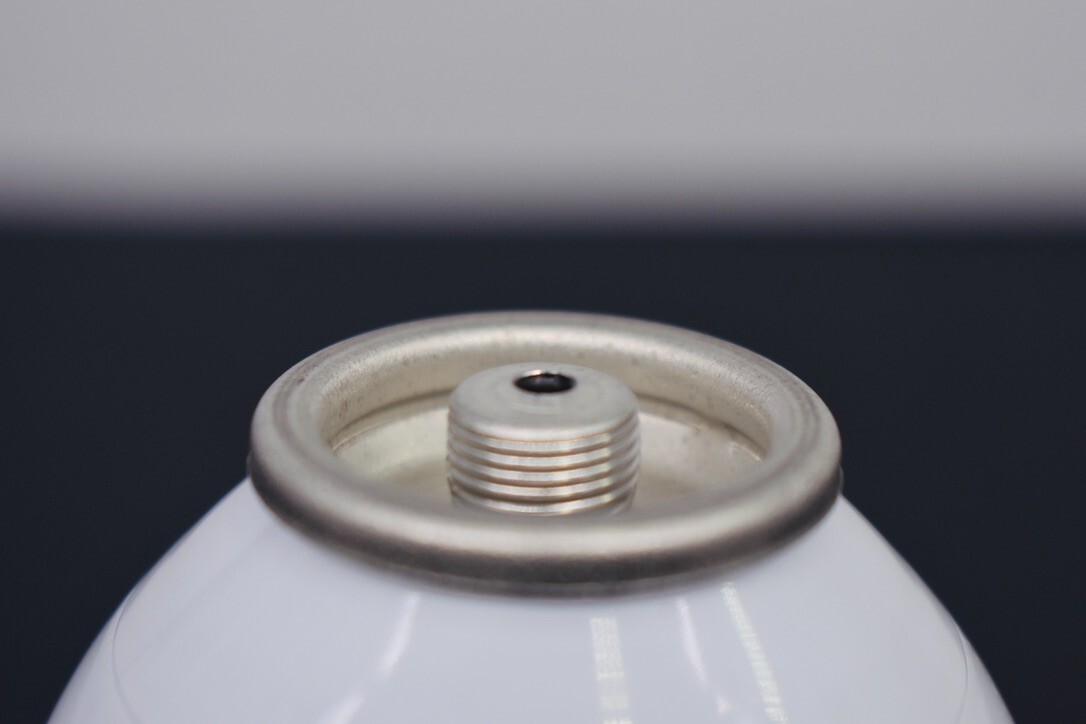 R600a UPRIGHT, Isobutane, Self-Sealing Valve, 3 cans