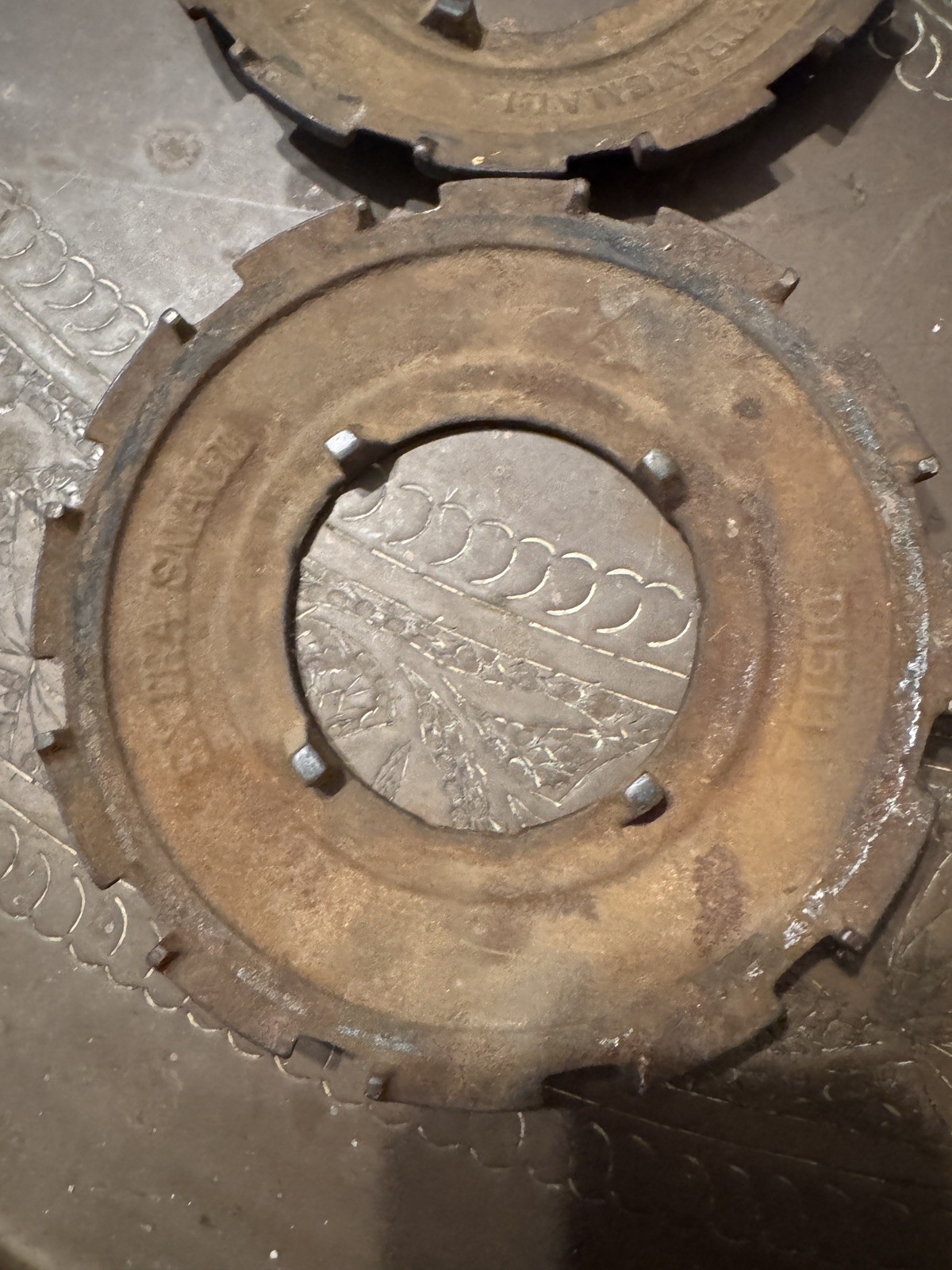 4 – Farm Planter Plates D1513A EXTRA SMALL 12 cell cast iron
