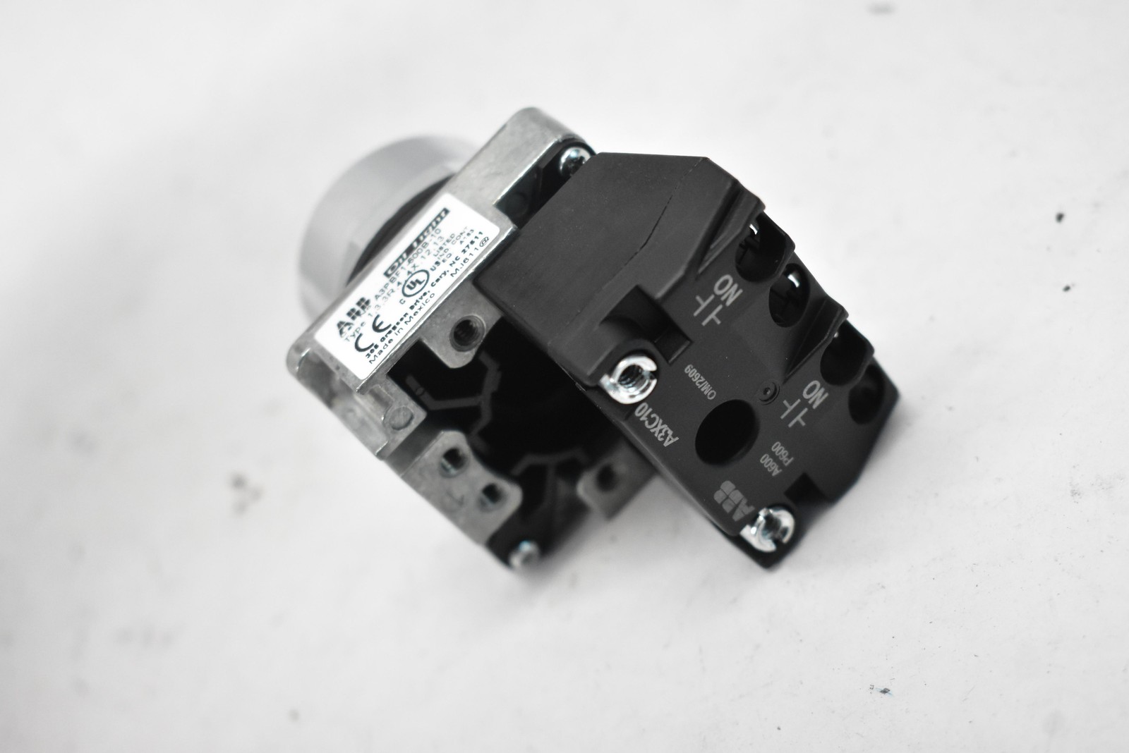 ABB A3PBF1-600B-10 Push Button Operator Black Oil Tight NEMA 4X Made In Mexico